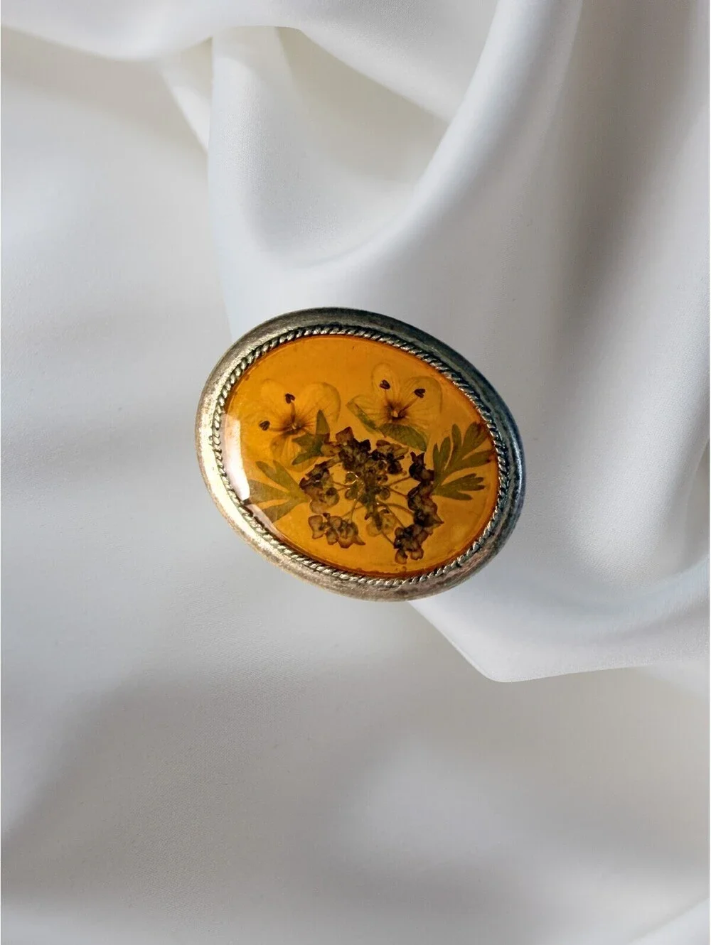 Vintage Pressed Flower Resin Oval Brooch Amber Lucite Botanical Pin 1970s